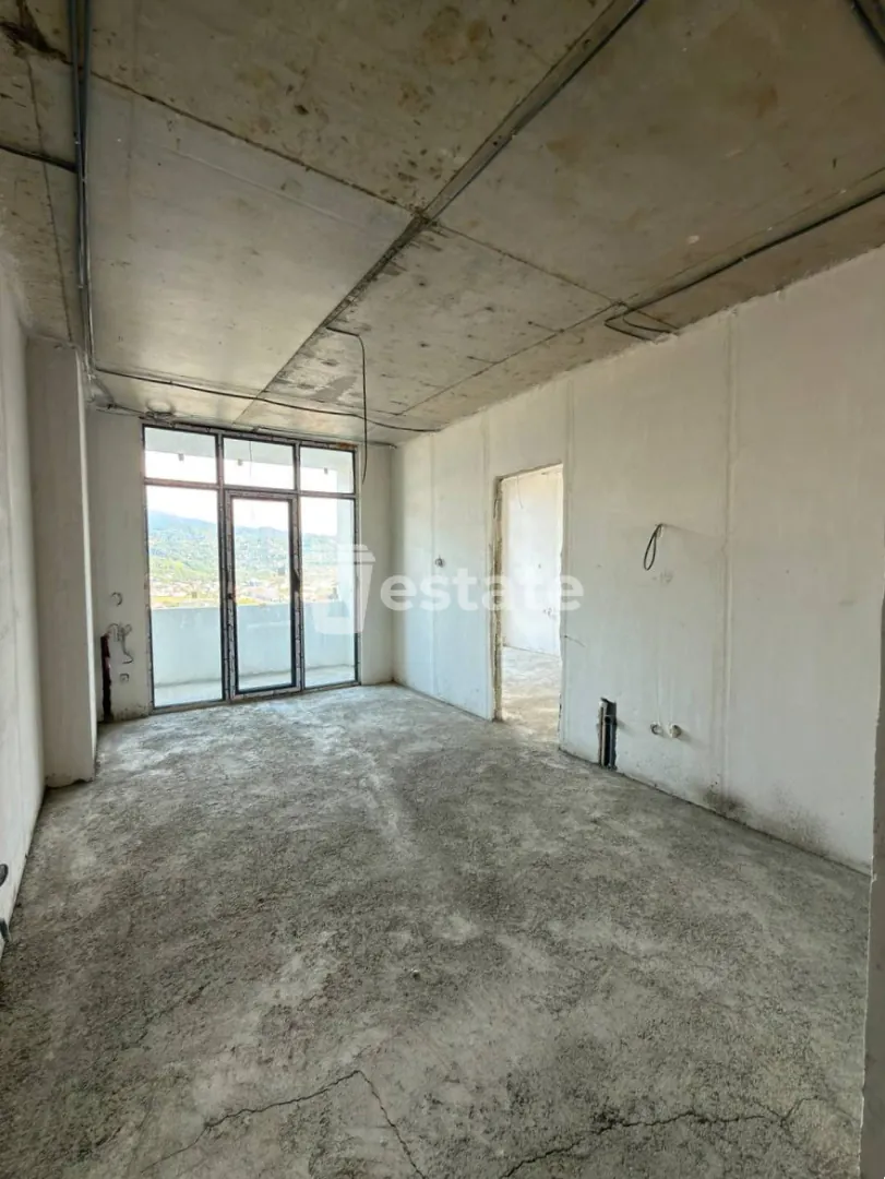 Selling white frame (1+1) near Heroes Alley — photo 2
