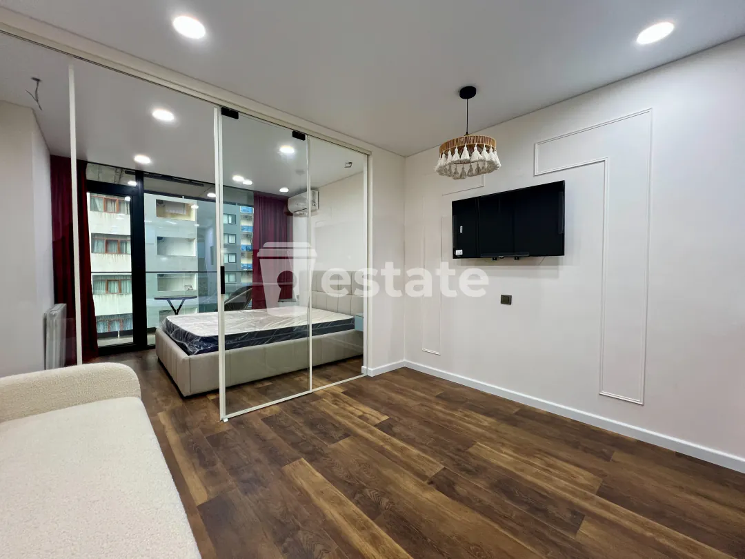 Stylish studio for sale in Elt quarter — photo 1