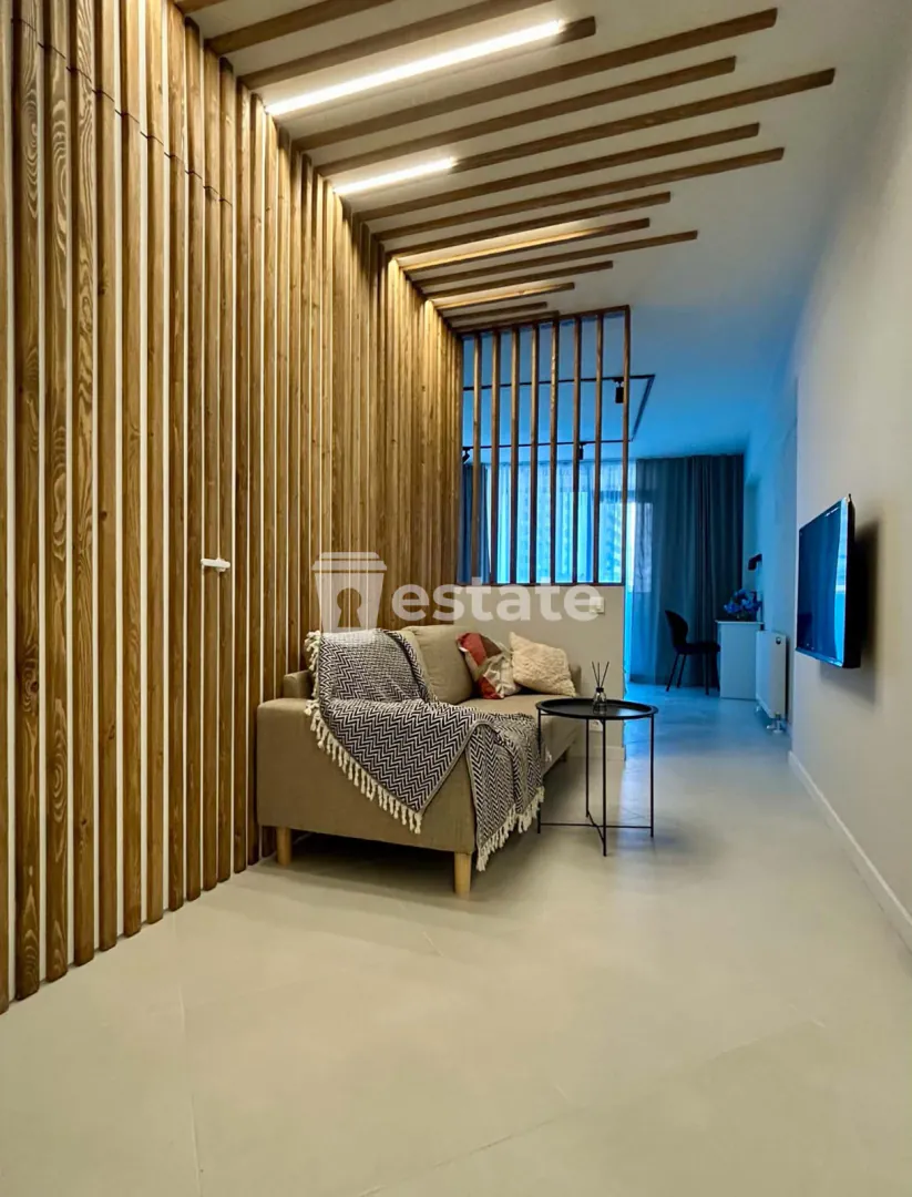 Selling a large studio in Elt quarter — photo 9