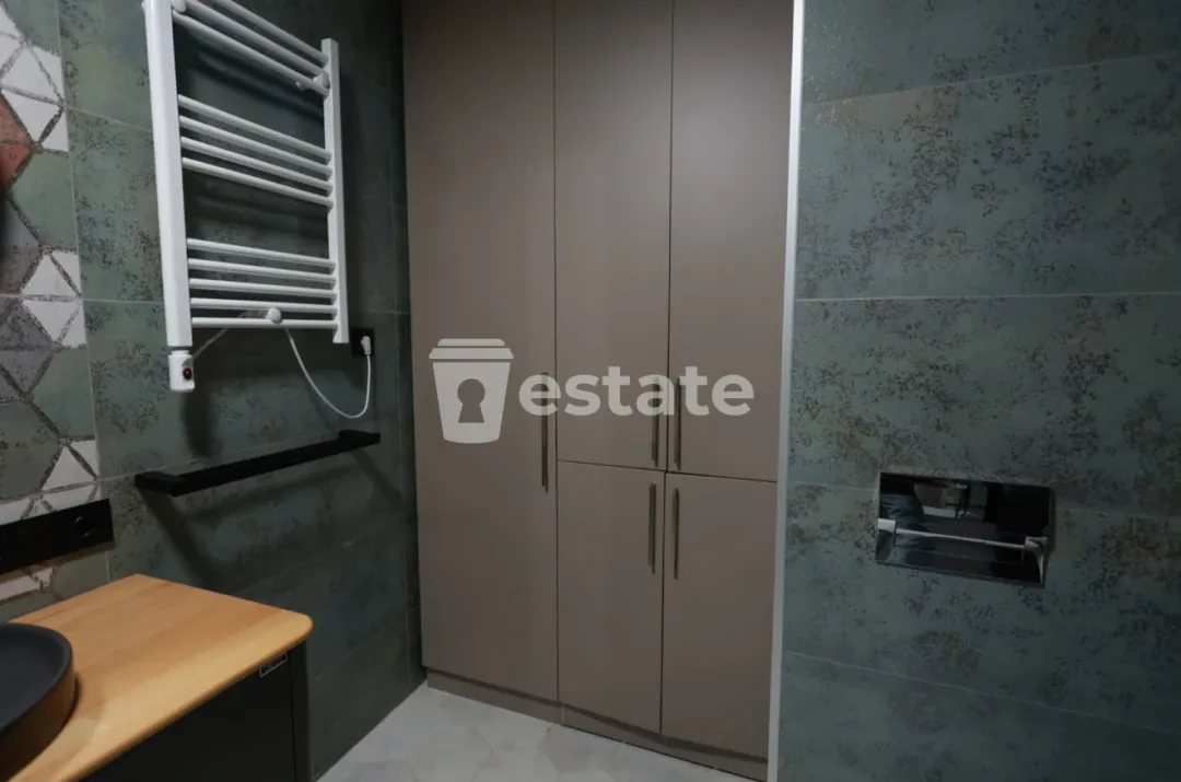 Selling a spacious studio in the Elt district — photo 8