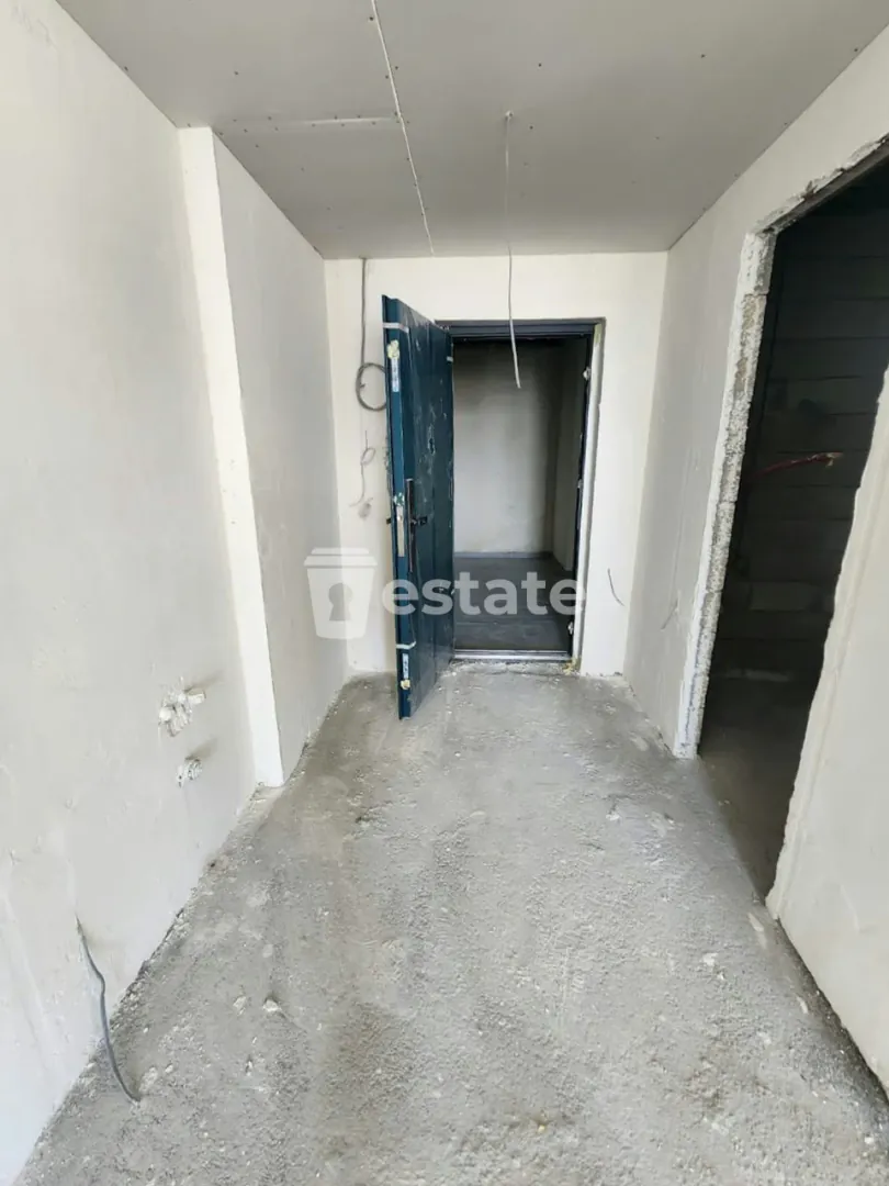 Selling a studio in a green frame near the new... — photo 1