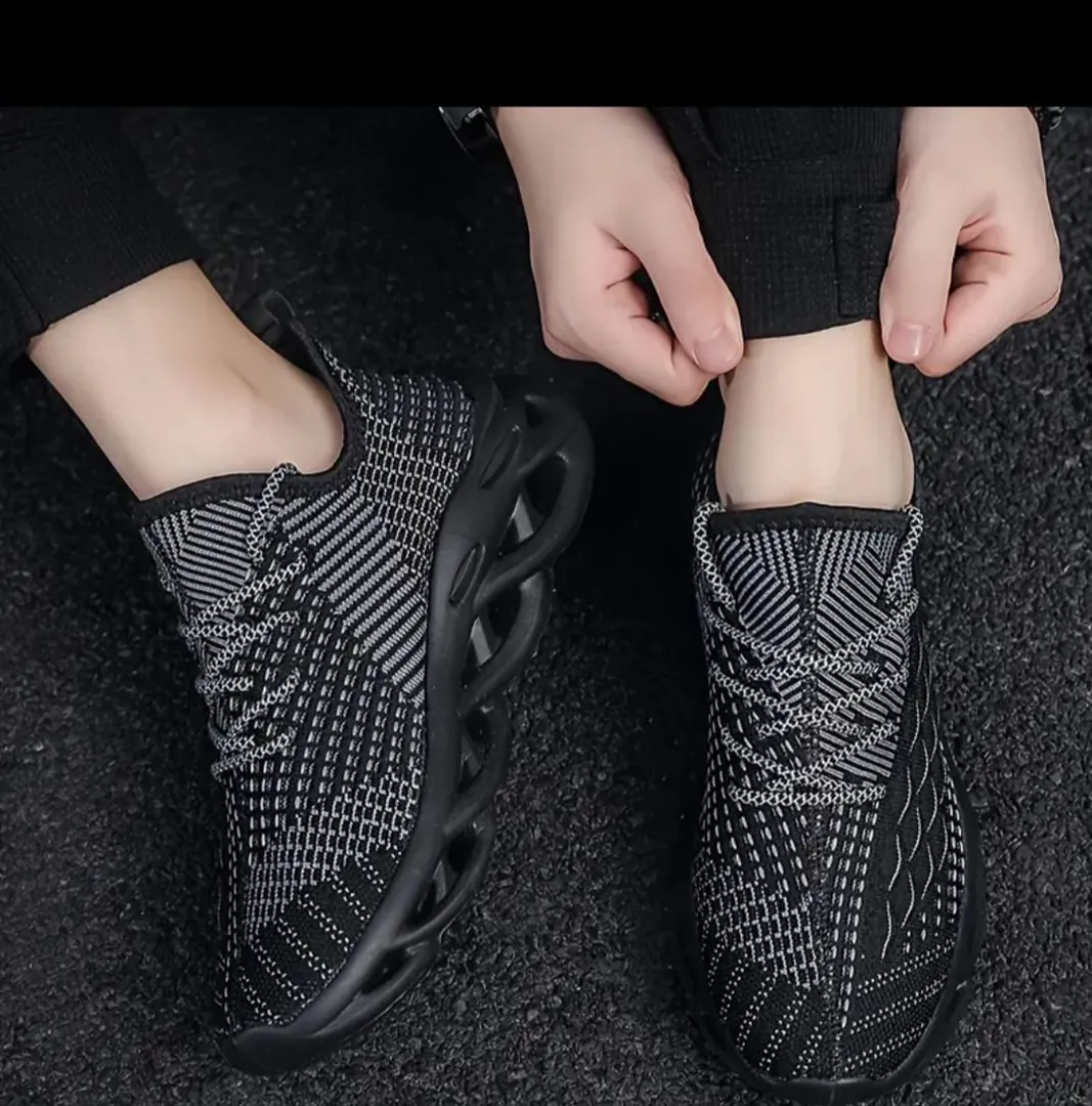 Sneakers — photo 3