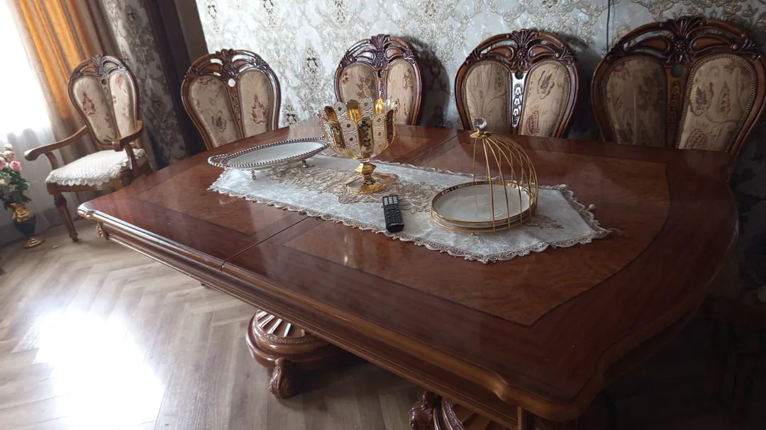 Table — photo 1