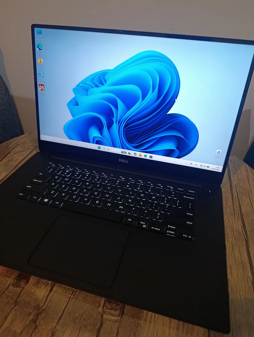 Laptop Dell XPS 15 (9560) — photo 1
