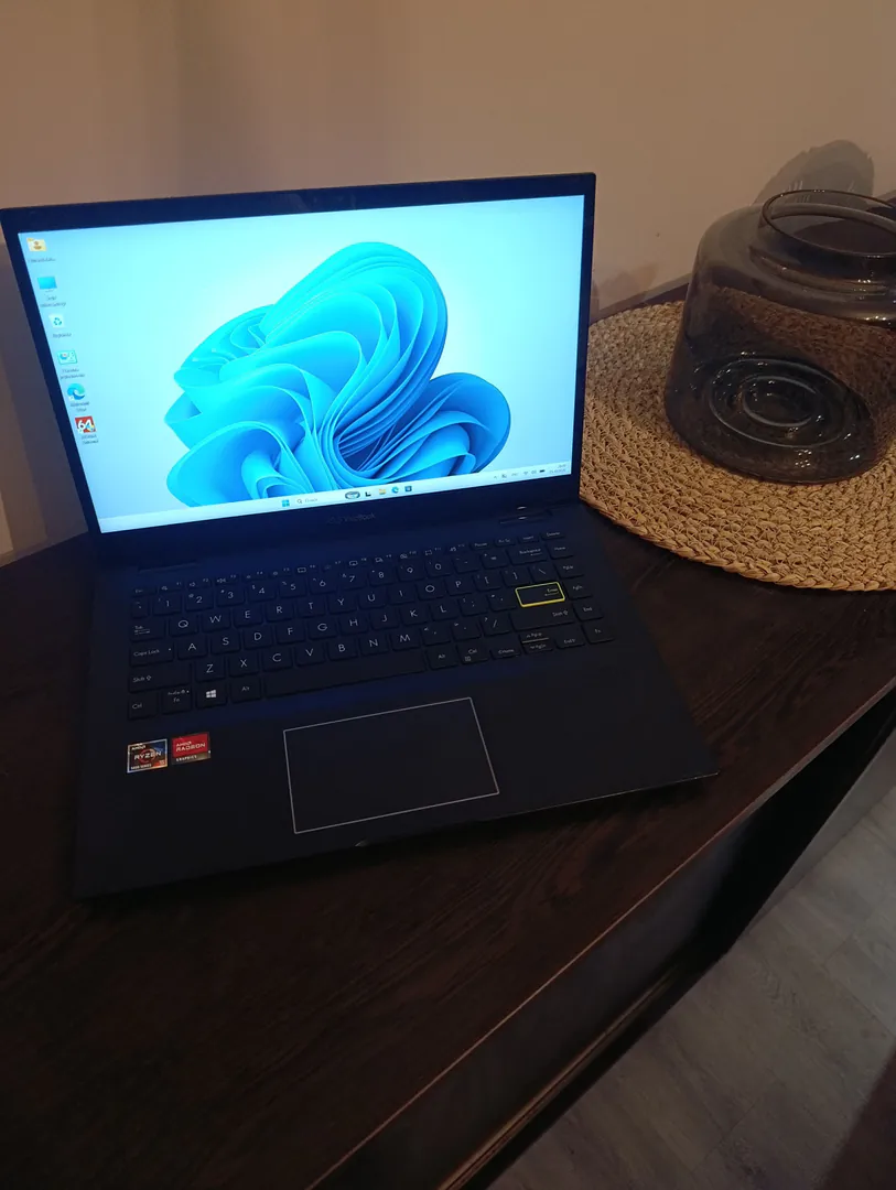 ASUS VivoBook TM420U Touchscreen Laptop — photo 1