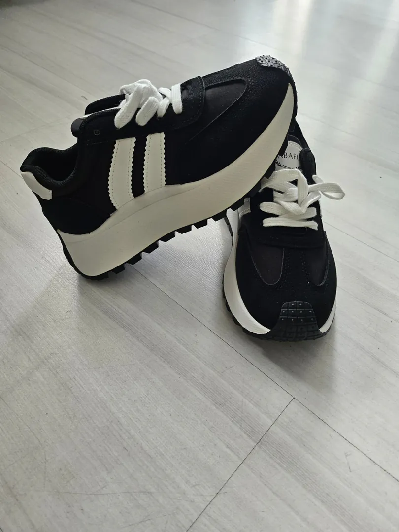 Women's sneakers — photo 1