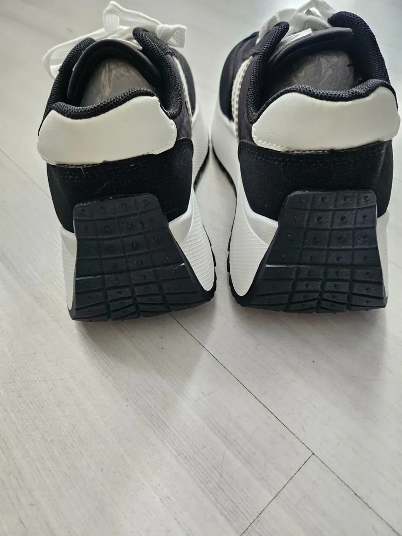 Women's sneakers — photo 3