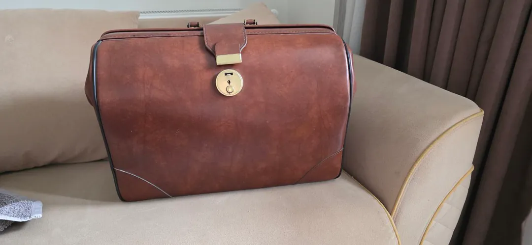 Vintage leather travel bag — photo 1