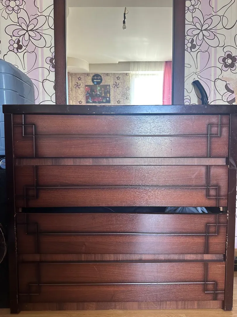Bedroom set with bed and nightstands — photo 5