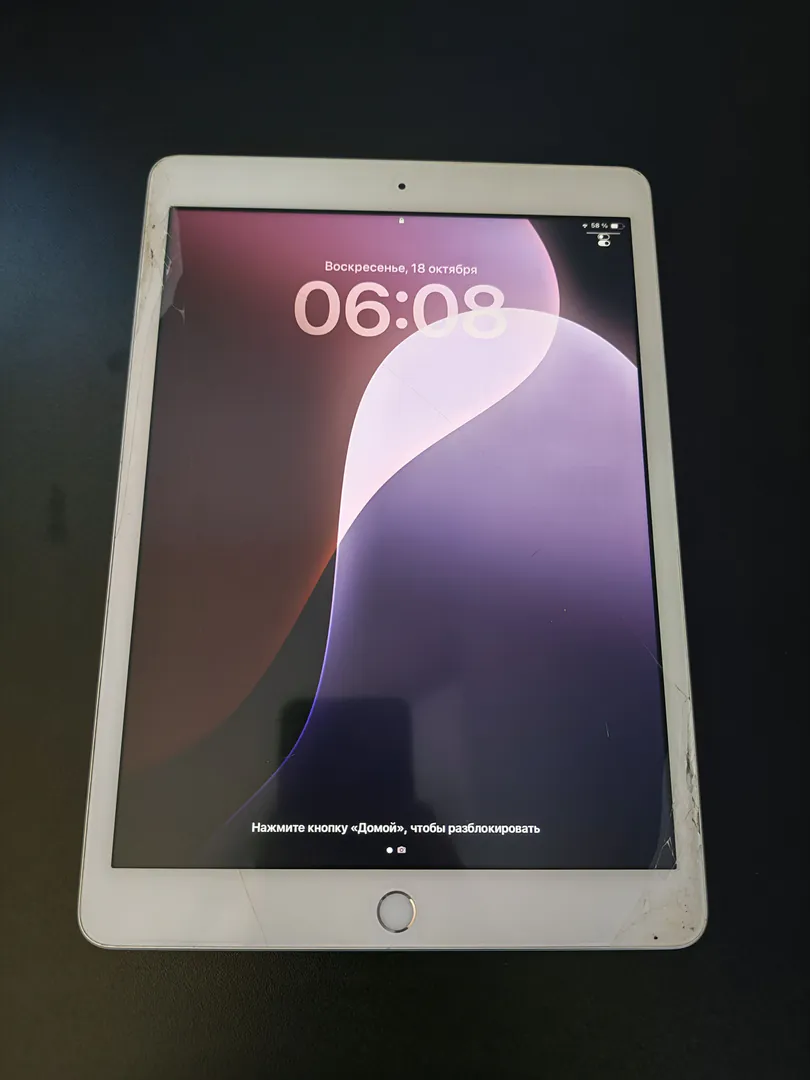 iPad 8 Gen - used, ok condition — photo 4