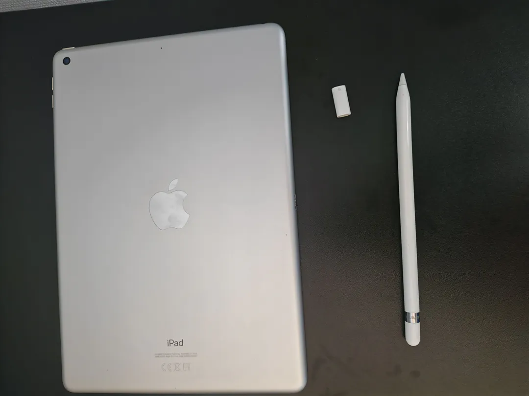 iPad 8 Gen - used, ok condition — photo 1