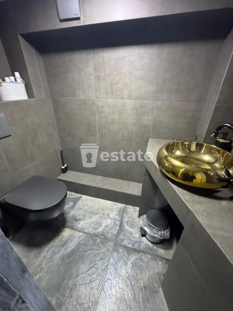 Commercial space for rent in old Batumi — photo 9