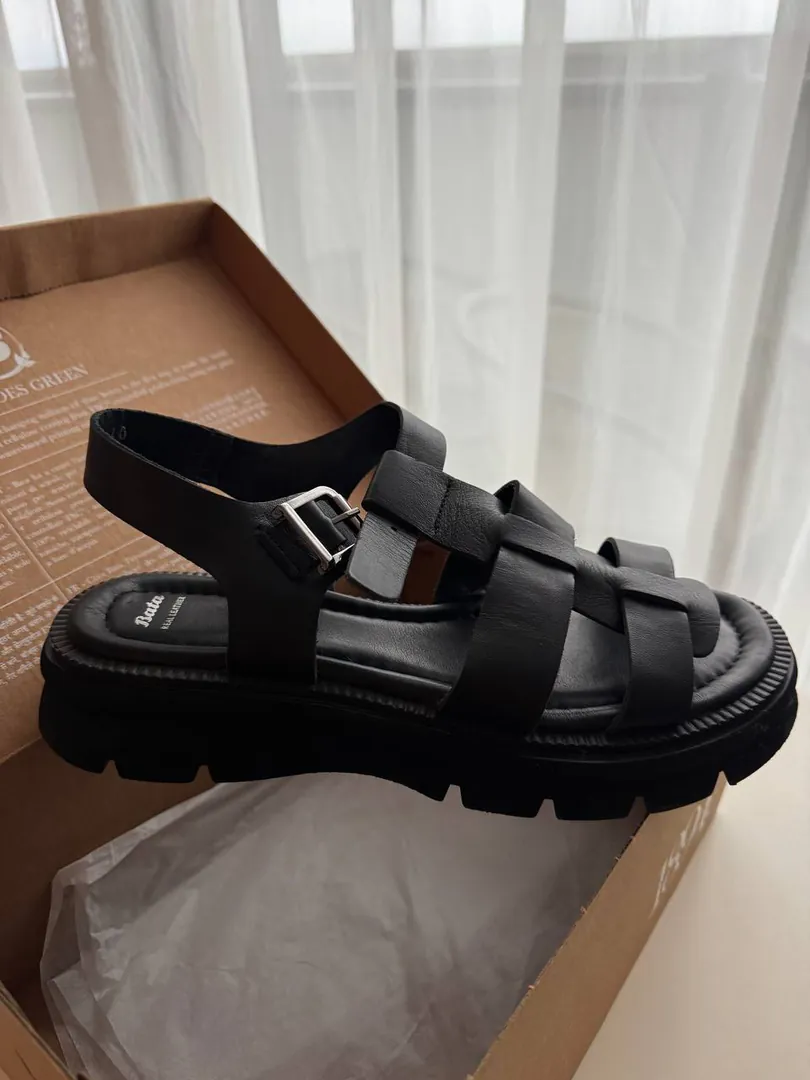Black leather sandals — photo 2
