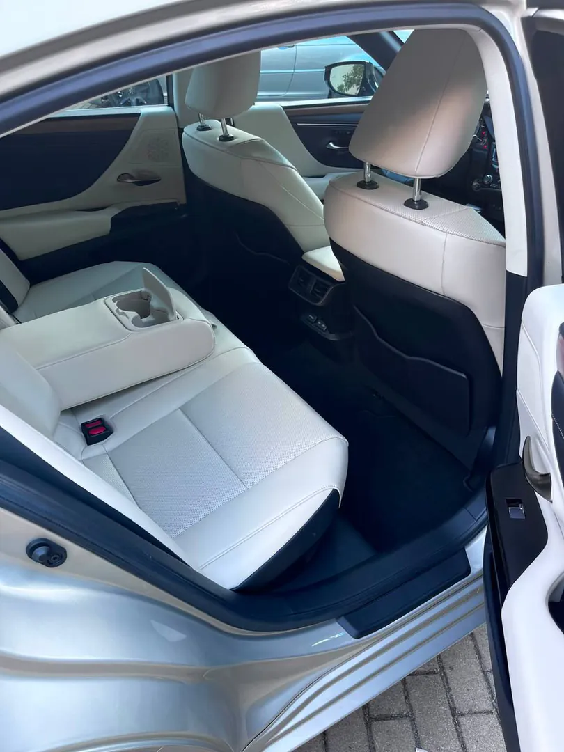 Lexus 2023 — photo 1