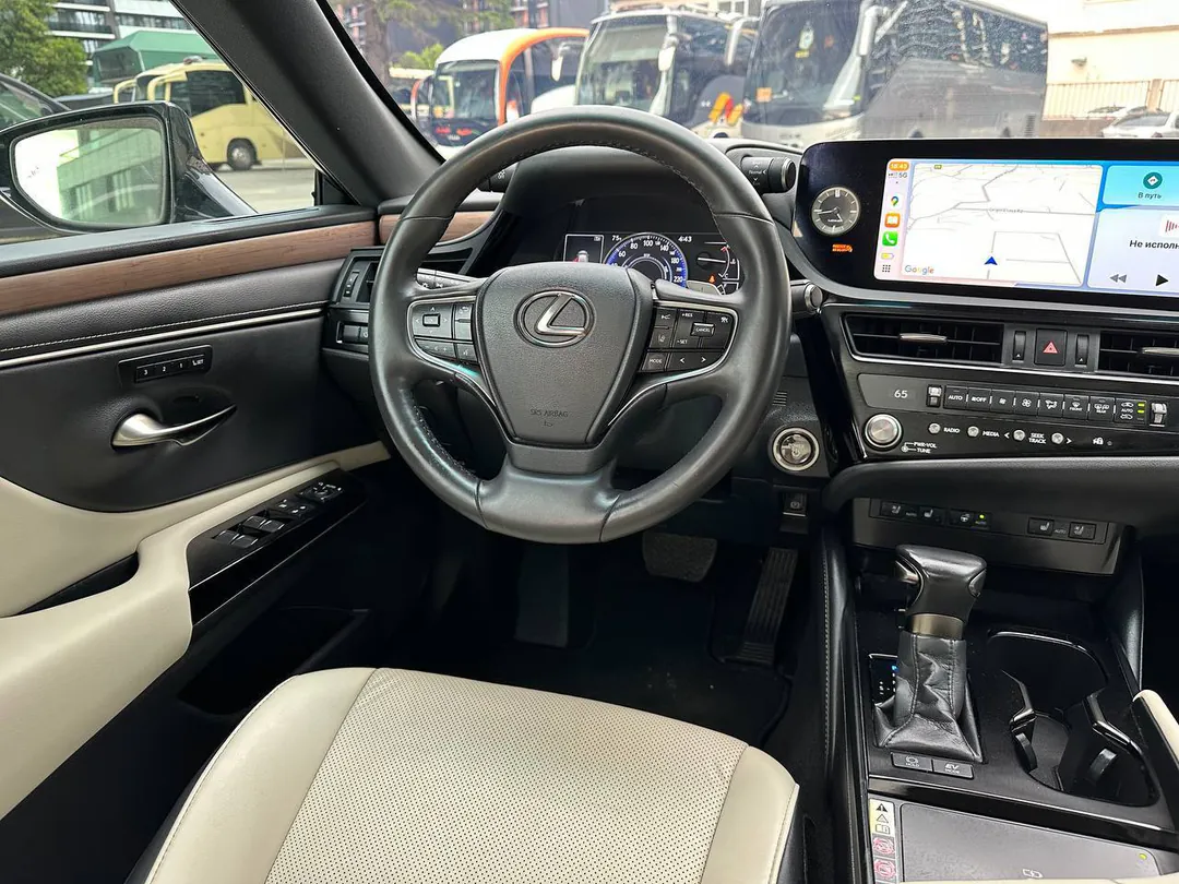 Lexus 2023 — photo 2
