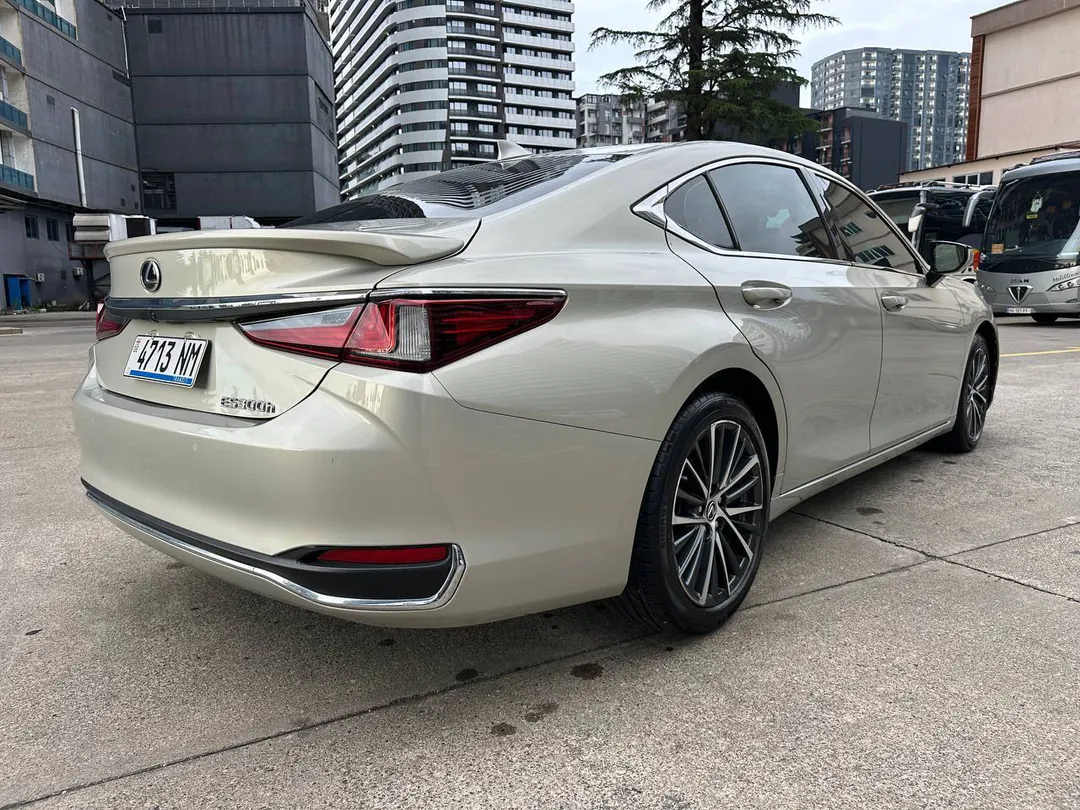 Lexus 2023 — photo 3
