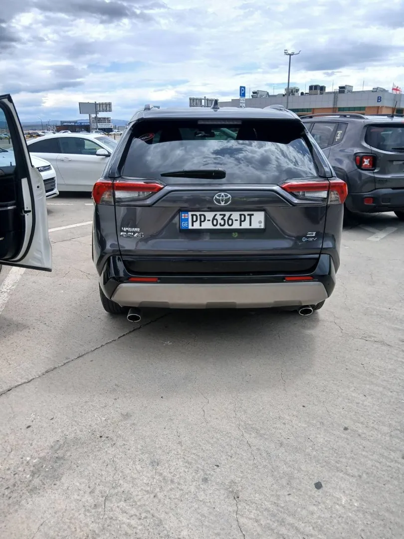 Toyota RAV4 SE Hybrid 4x4 2024 — фото 3