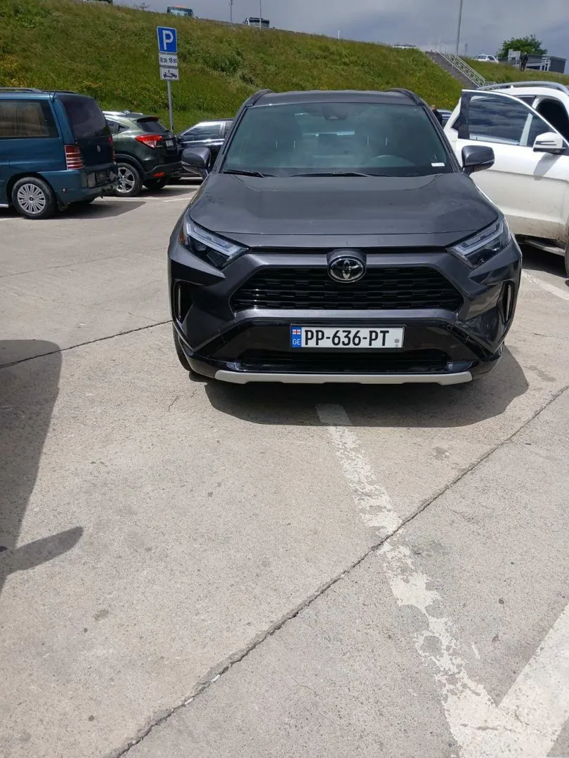 Toyota RAV4 SE Hybrid 4x4 2024 — фото 4