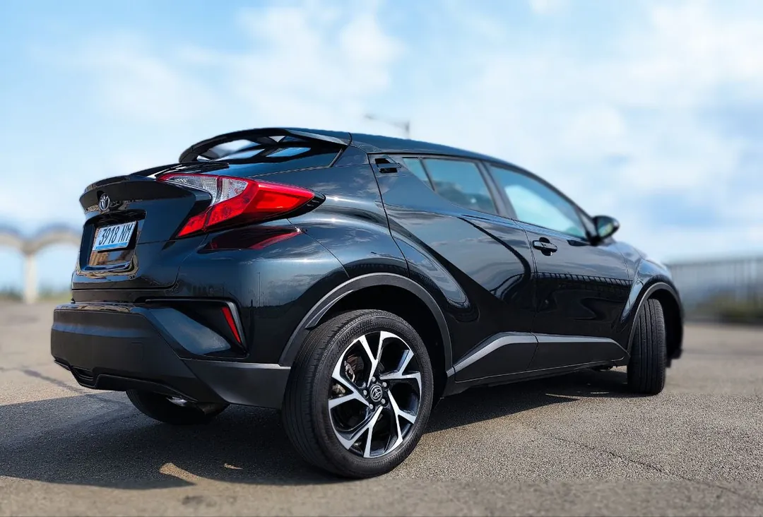 Toyota C-HR XLE 2022 — photo 1