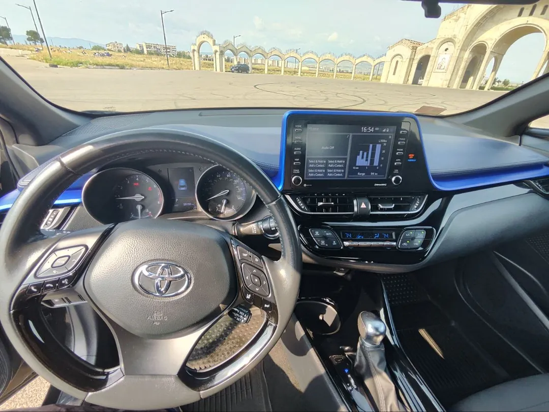Toyota C-HR XLE 2022 — photo 3
