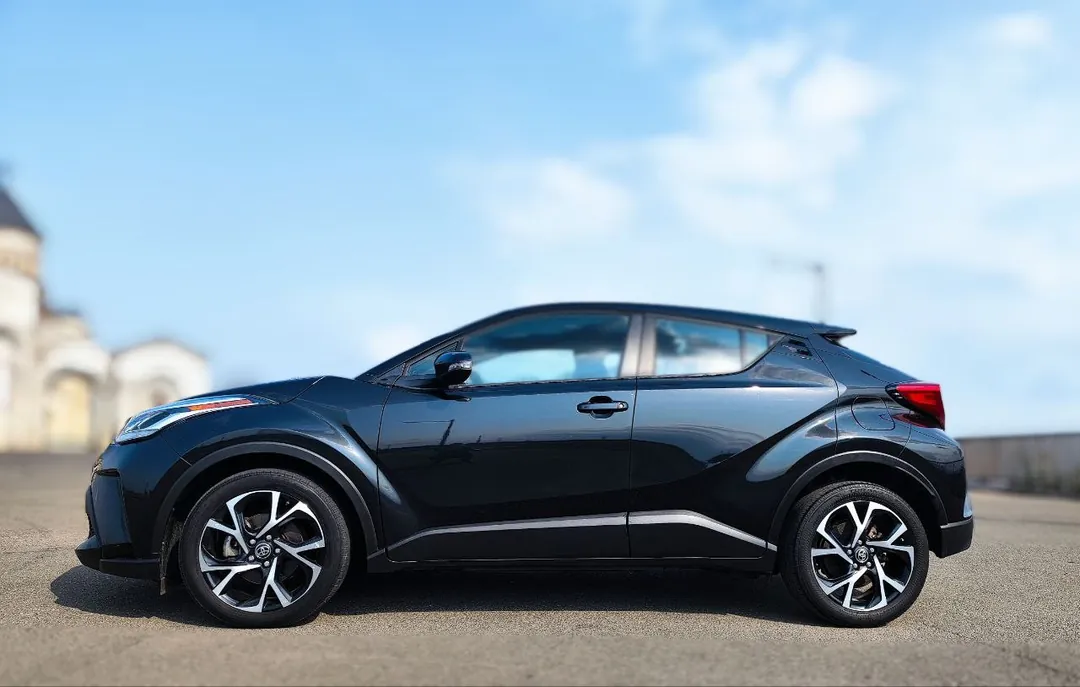 Toyota C-HR XLE 2022 — photo 4