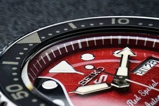Часы Seiko Brian May Red Special Limited Edition — фото 3