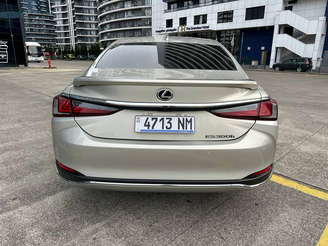 Lexus ES 300h 2023 — photo 2