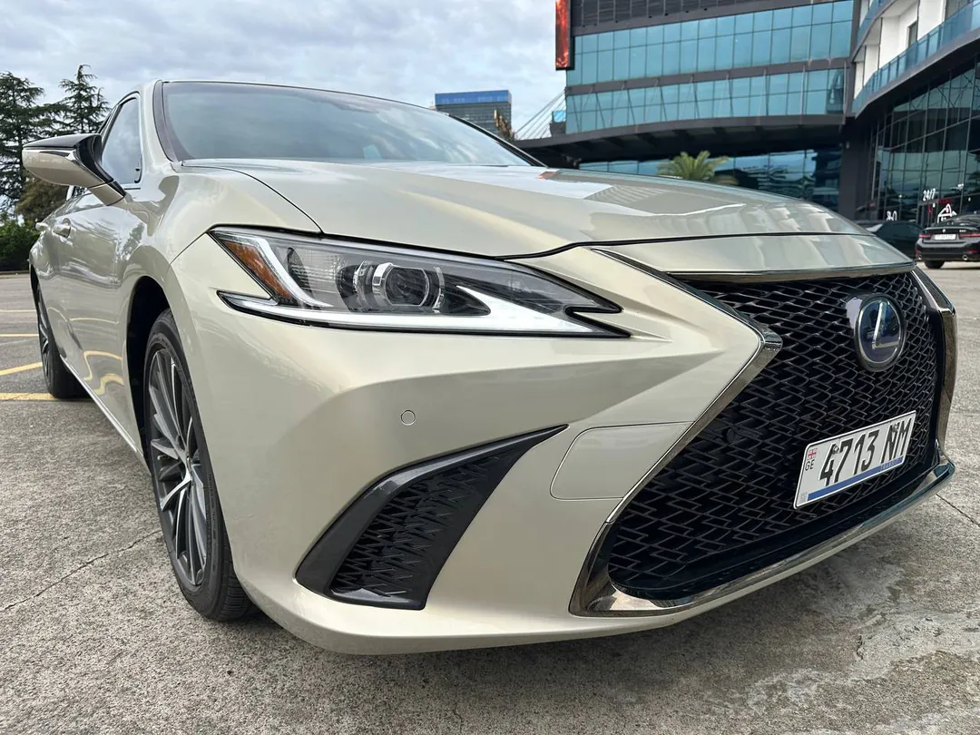 Lexus ES 300h 2023 — photo 3