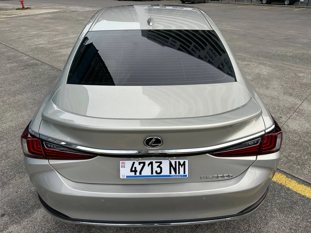Lexus ES 300h 2023 — photo 4