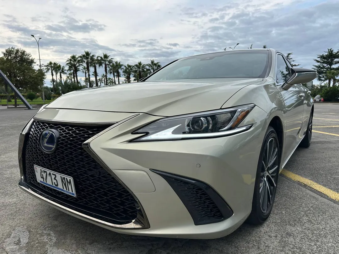 Lexus ES 300h 2023 — photo 5