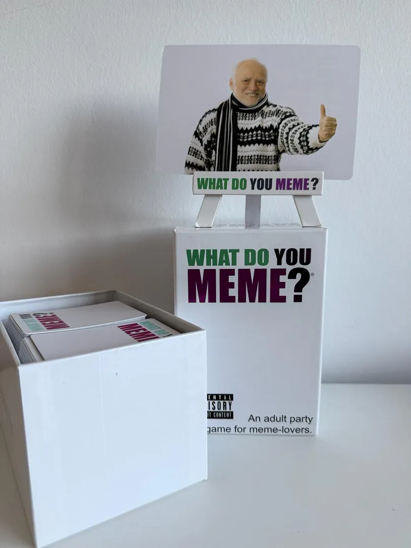 Настольная игра What Do You Meme? — фото 1