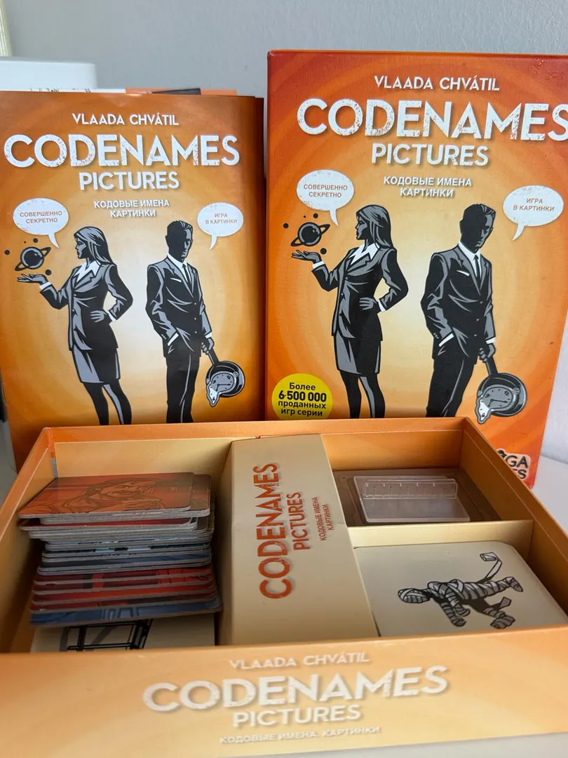 Codenames Pictures board game — photo 1