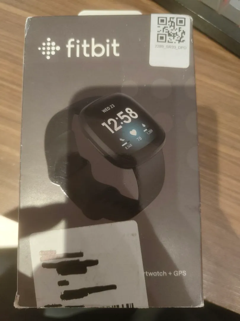 Smartwatch Fitbit Versa 3 — photo 2