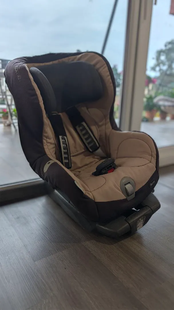 Child car seat Britax Römer Safefix Plus — photo 3