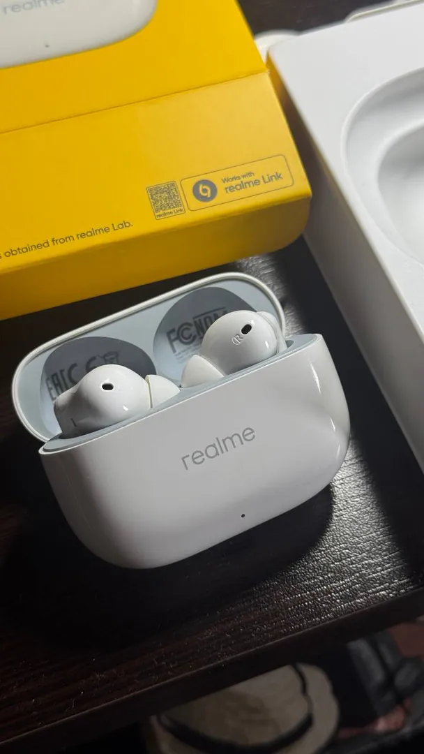Беспроводные наушники realme Buds T300 — фото 1