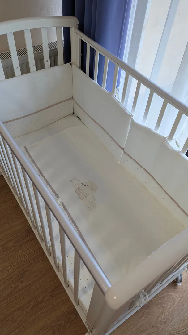 Baby crib with accessory set — photo 5