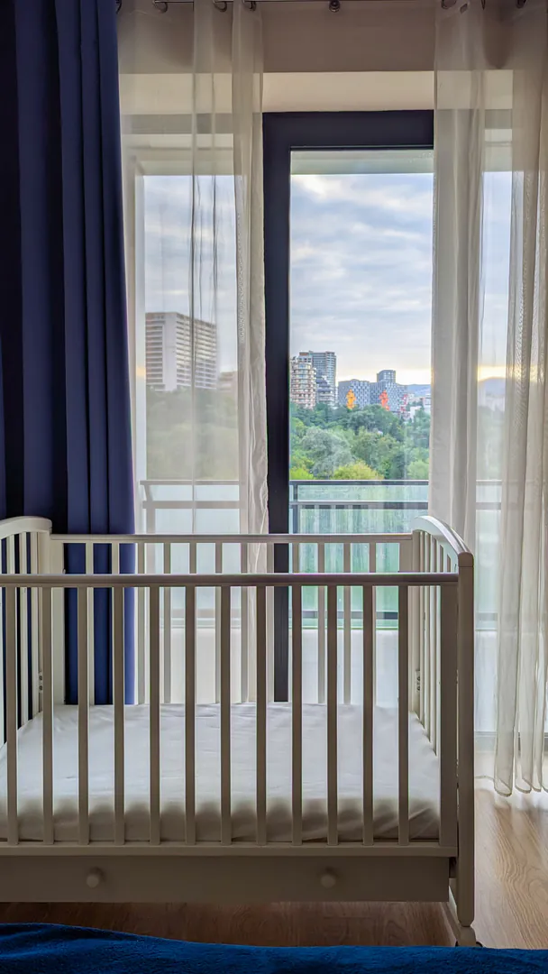 Baby crib with accessory set — photo 8