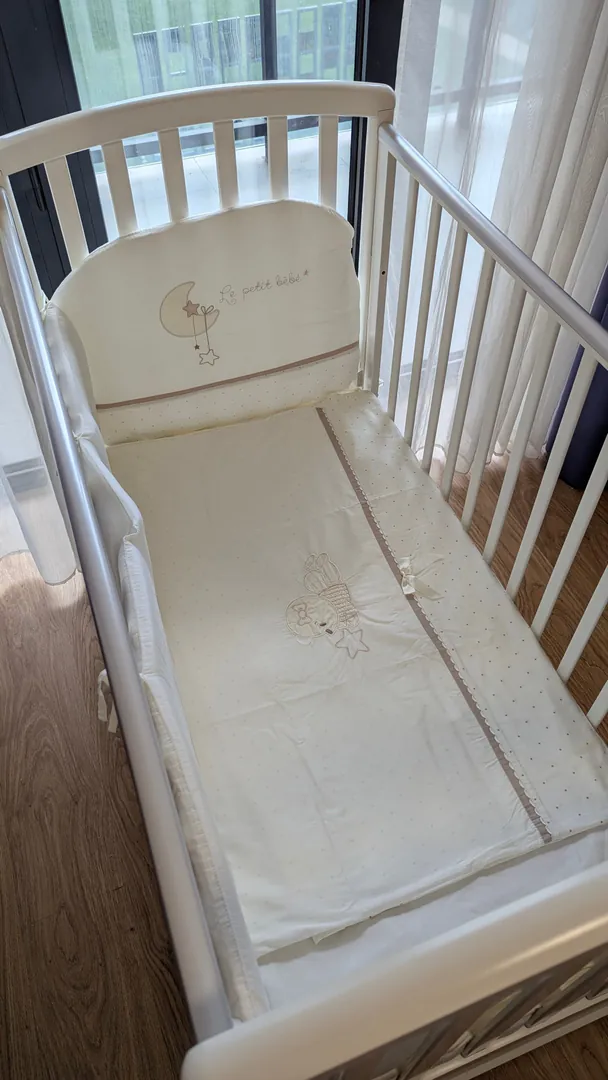 Baby crib with accessory set — photo 9