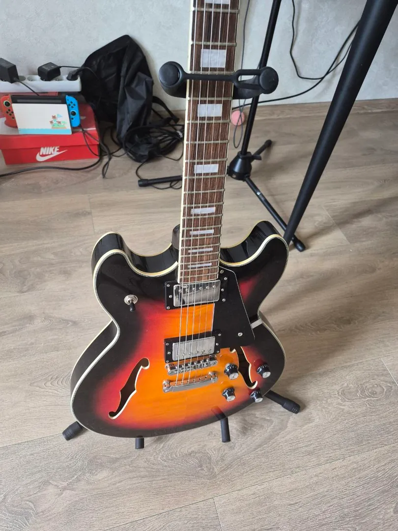 Harley Benton electric guitar — photo 3