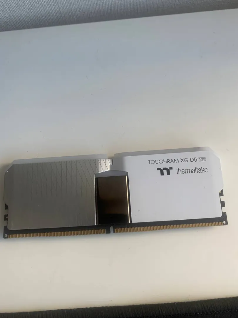 Оперативная память Thermaltake TOUGHRAM XG D5 RGB 16GB DDR5 5600 — фото 1
