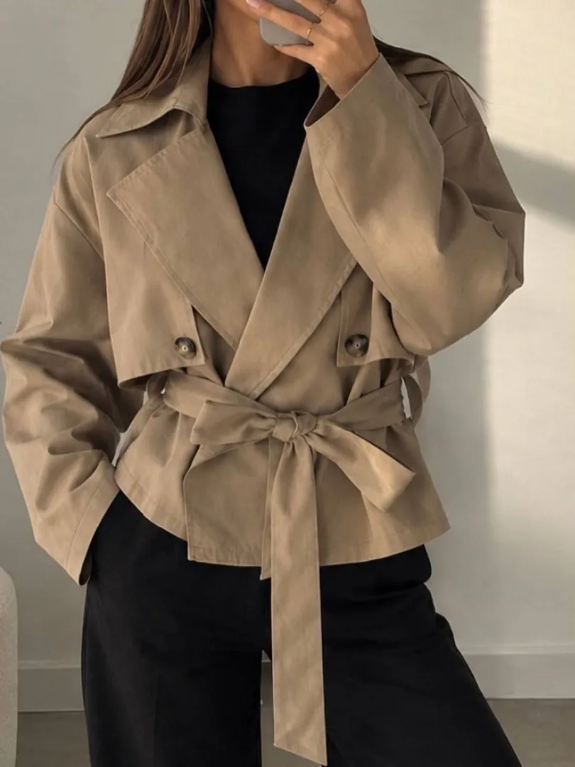Trench coat, size M — photo 1