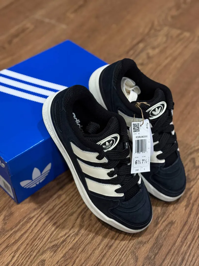 Женские кроссовки Adidas — фото 1