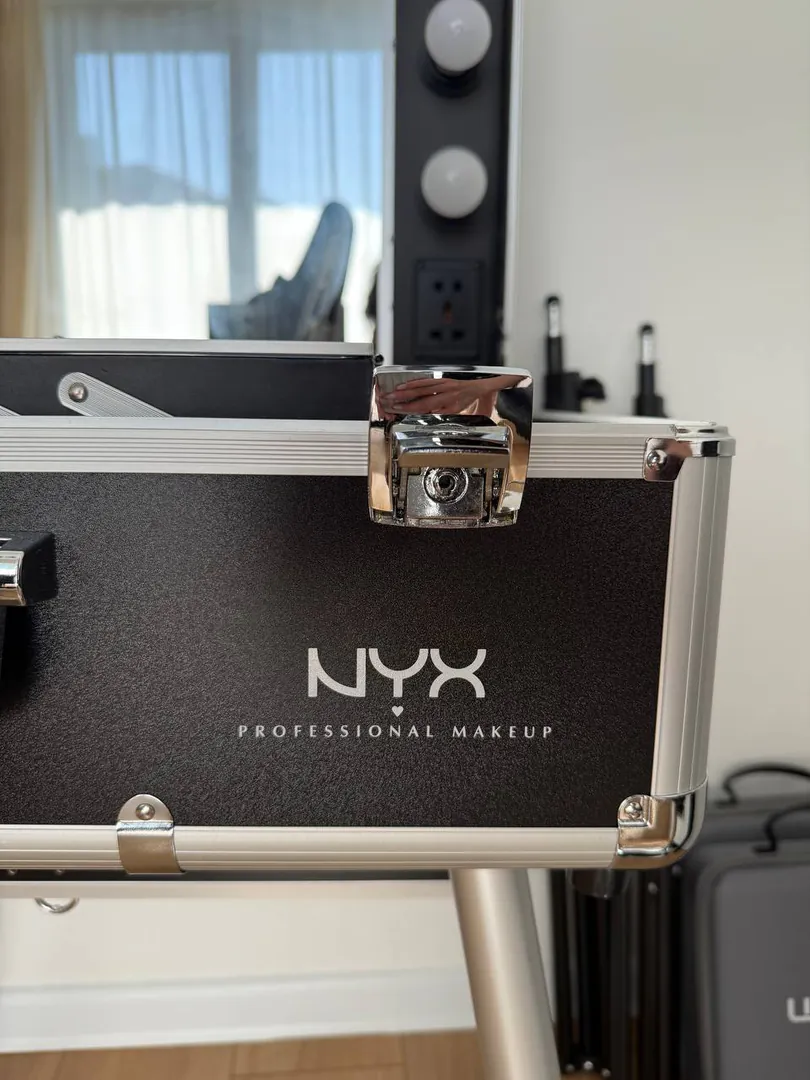 Кейс для визажиста NYX Professional Makeup X-Large с подсветкой — фото 5