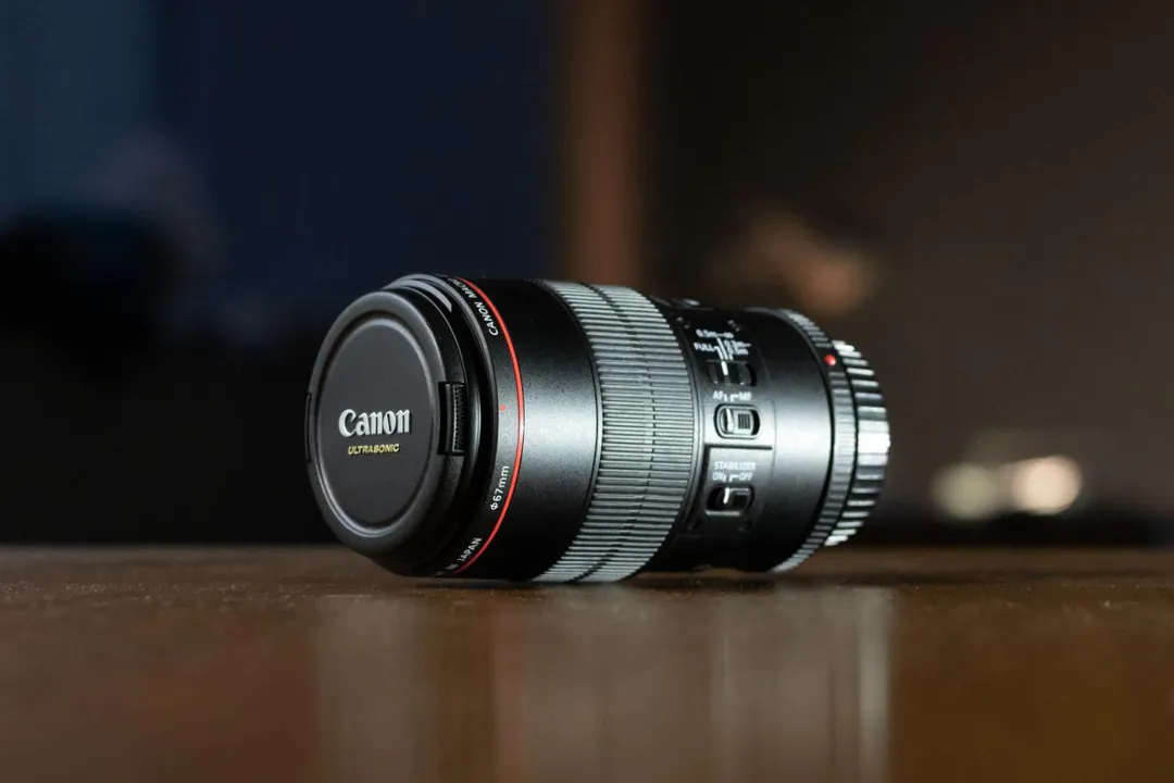 Canon EF 100mm f/2.8L Macro IS USM ობიექტივი — ფოტო 3