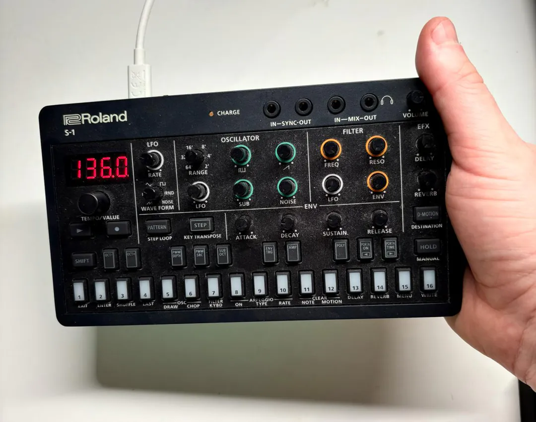 Синтезатор Roland S-1 — фото 1