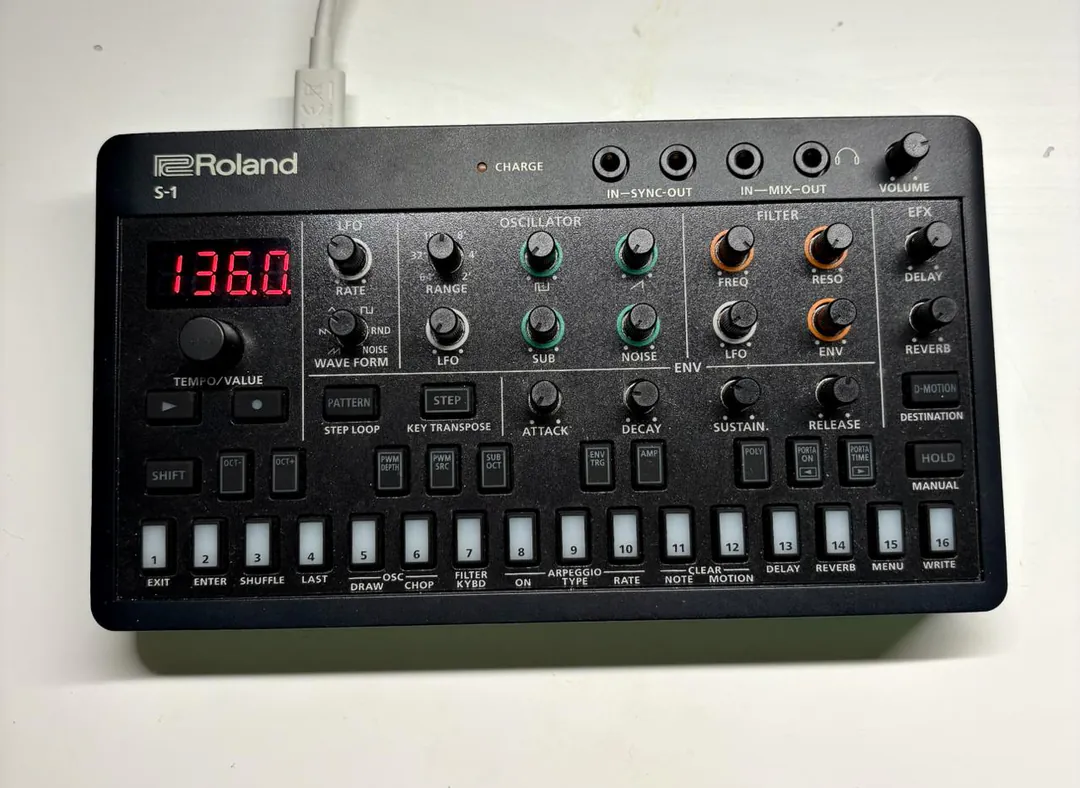 Синтезатор Roland S-1 — фото 2