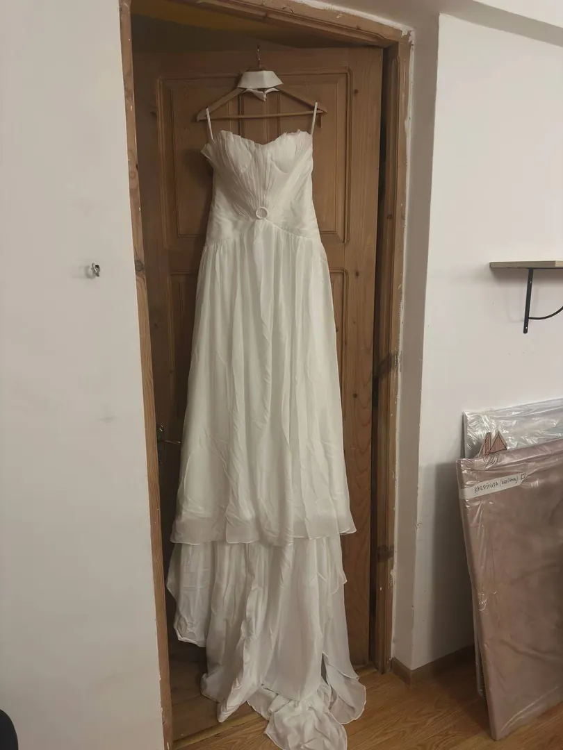 Wedding dress, size M — photo 1