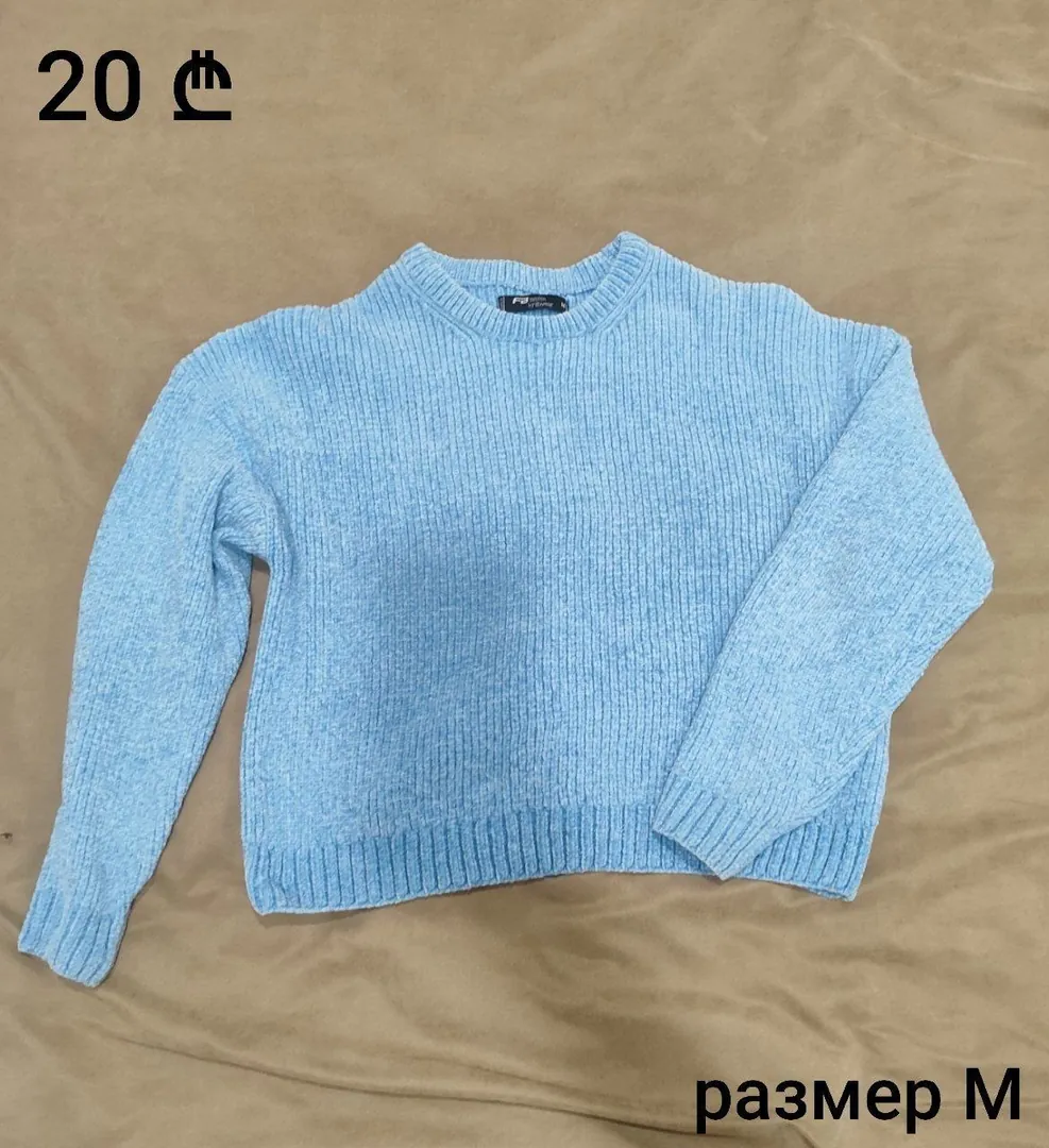 Light blue cropped top — photo 1