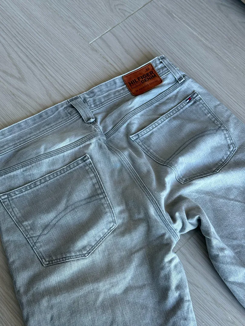 Джинсы Tommy Hilfiger — фото 4