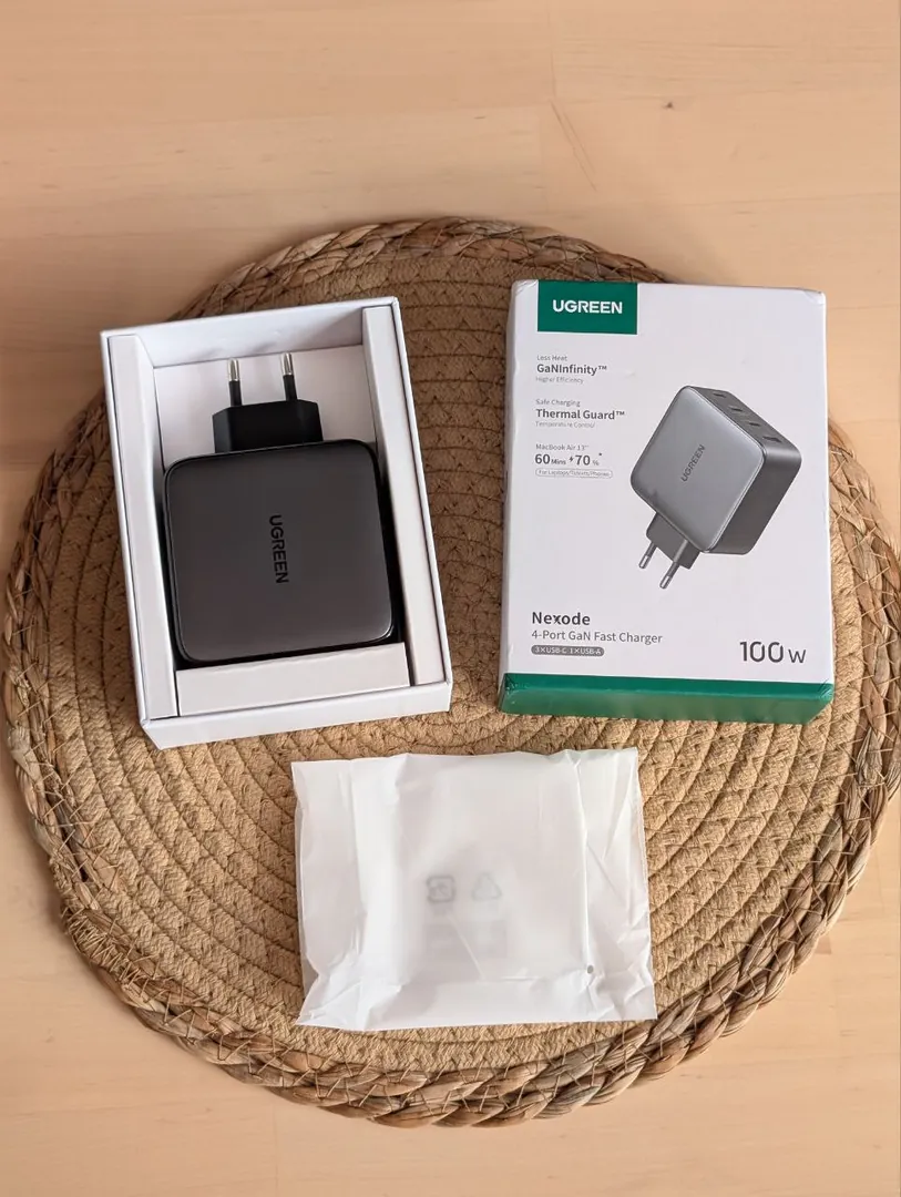 UGREEN GaN 100W Power Adapter — photo 2